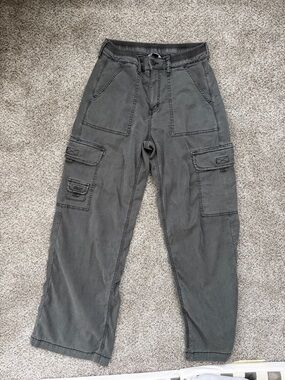 American Eagle Mid Rise Cargo Pants in Charcoal Gray